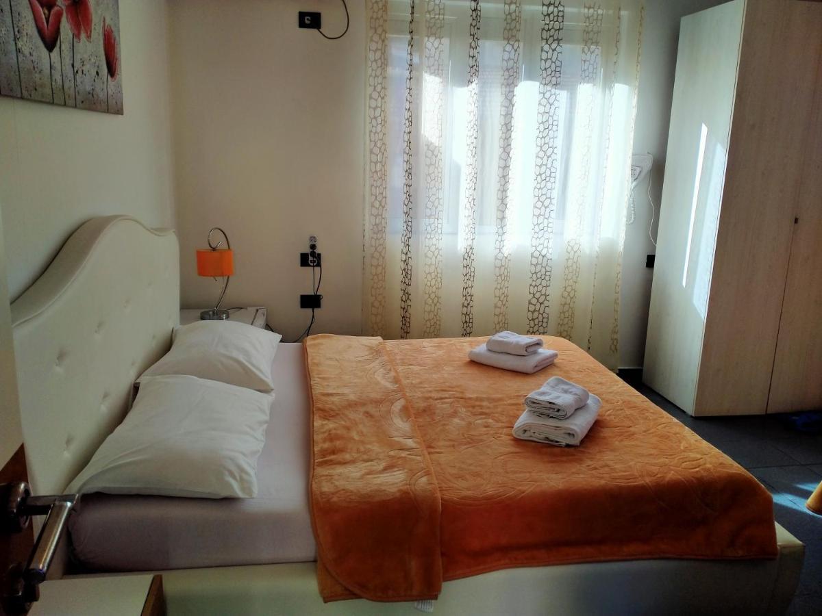 Orange Villa Hotel Tirana Zimmer foto